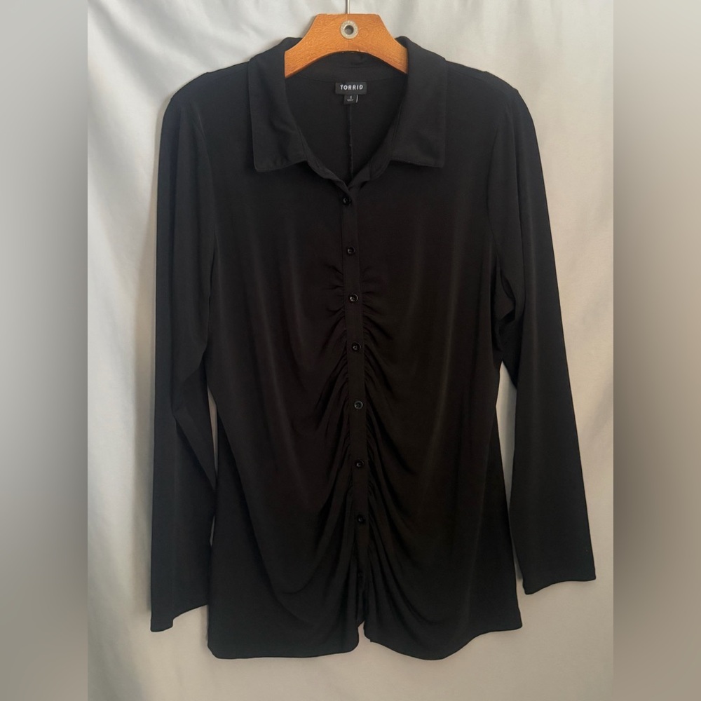 Torrid Women Front Button Up Shirt Black Collared Ruching Detail Crisp Black 1